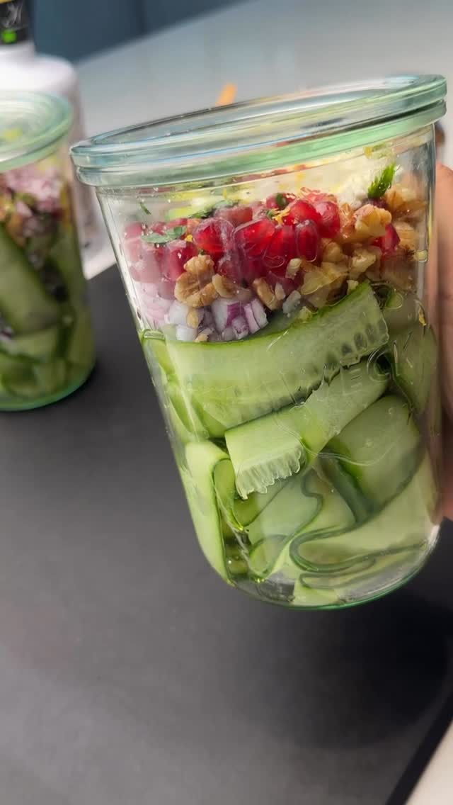 Mediterraner Glanz-Gurkensalat