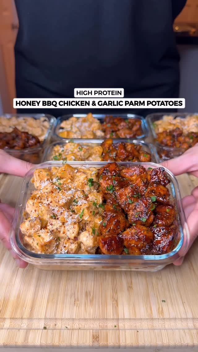 Honig-BBQ-Hähnchen mit Knoblauch-Parmesan-Kartoffeln