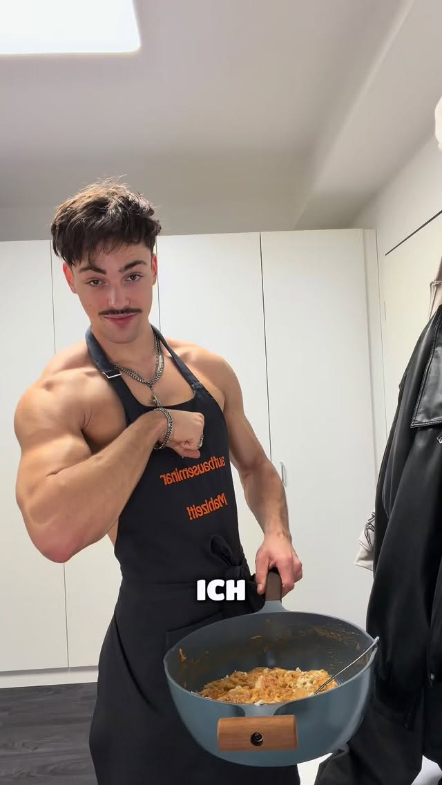 Kritharaki-Pfanne mit Tomaten und Feta